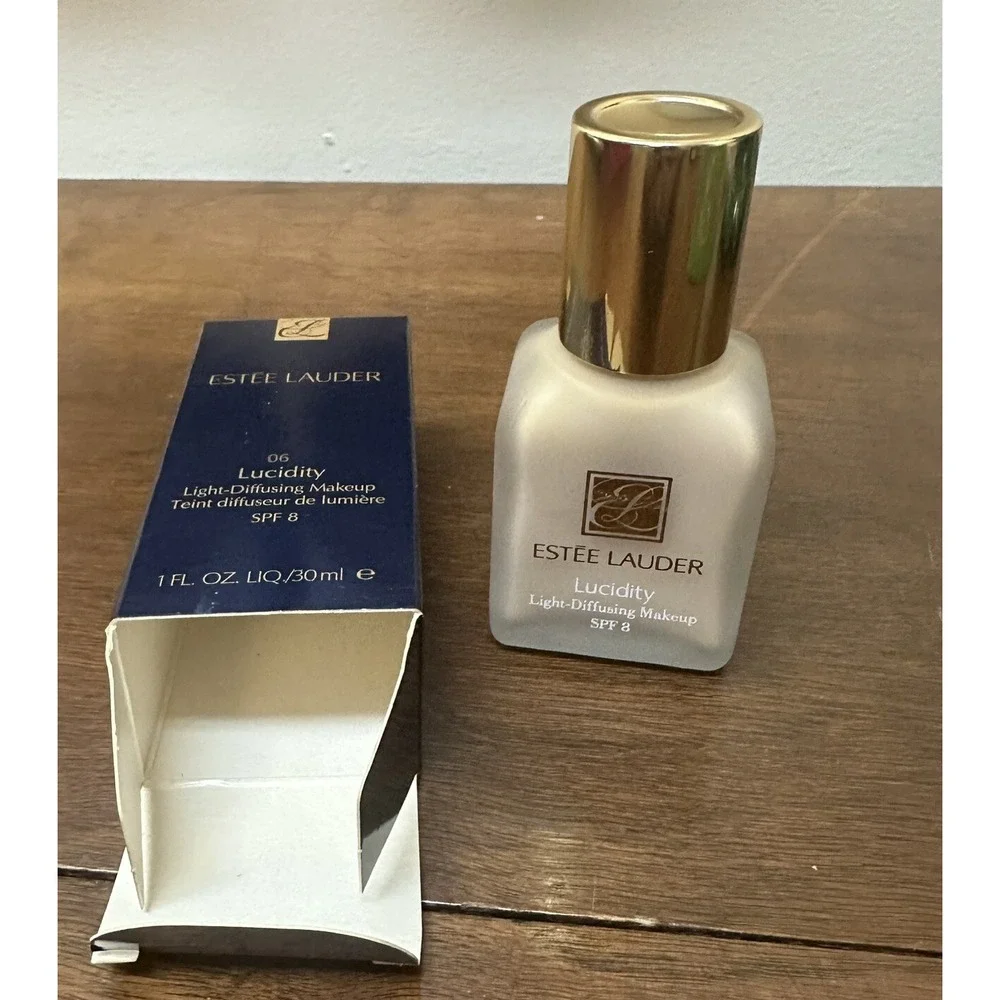 Estee Lauder Lucidity Light-Diffusing Makeup 2N1 IVORY BEIGE 06